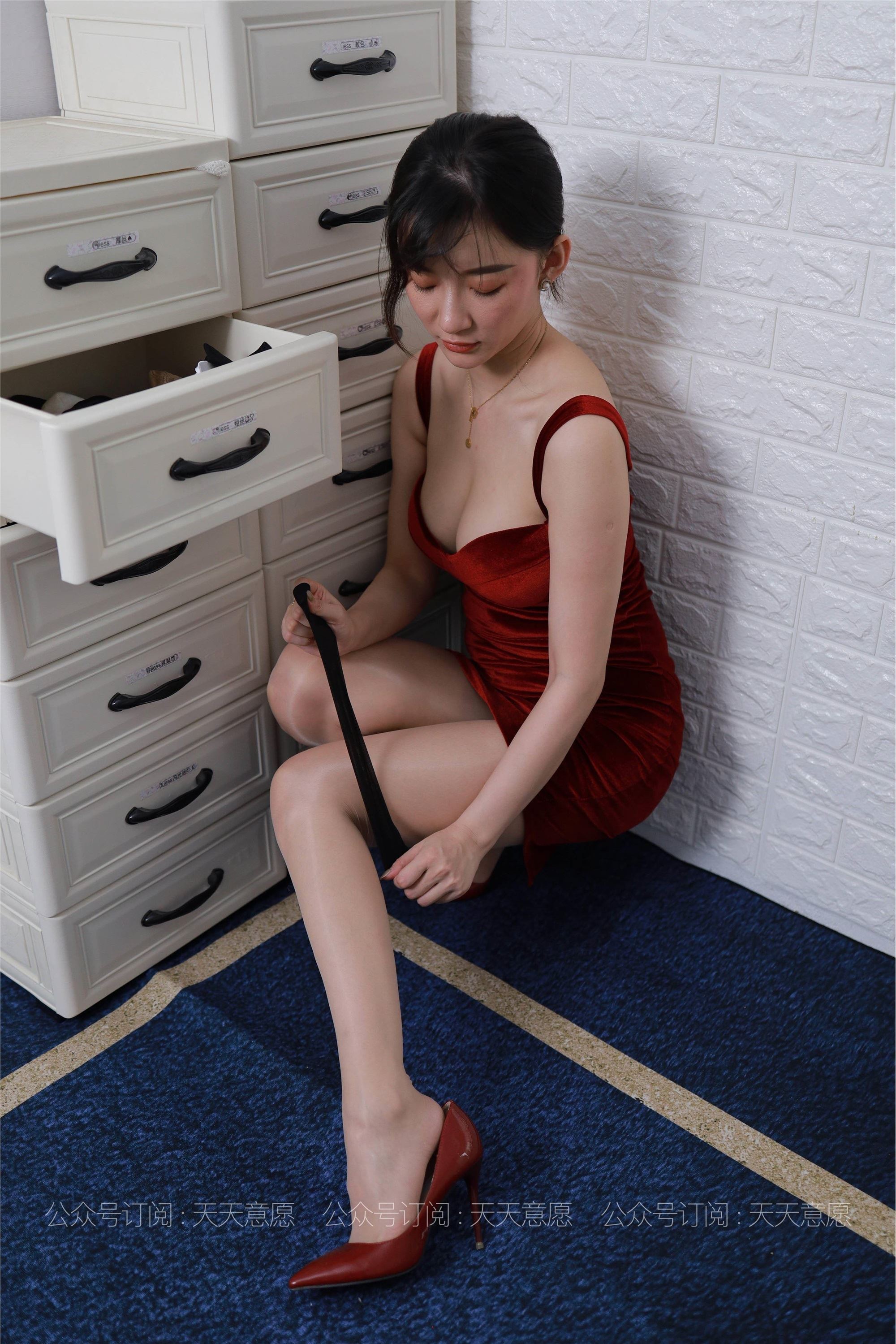 IESS异思趣向  2021.07.24 丝享家869：秋秋《姓感红裙女神》